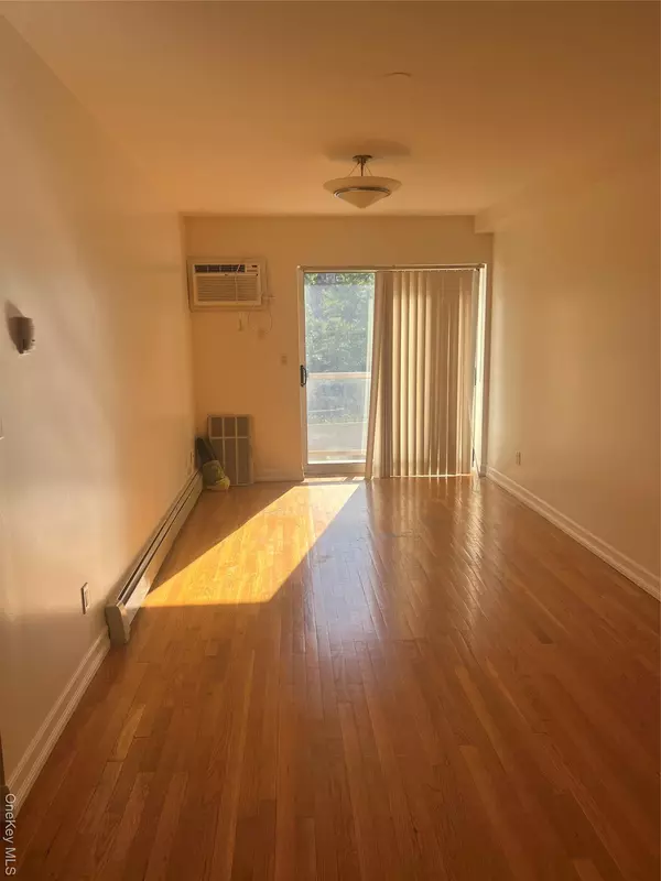 2565 23rd ST, Astoria, NY 11102