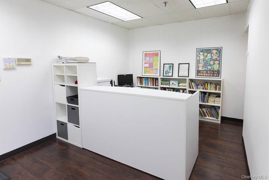 249-02 Jericho Turnpike #202, Floral Park, NY 11001