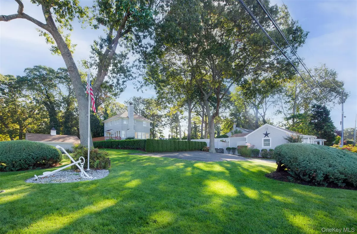 Hampton Bays, NY 11946,1 Canal RD