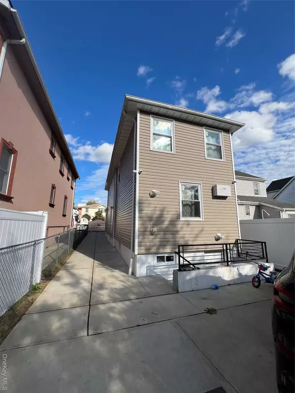 Jamaica, NY 11436,12032 147th ST