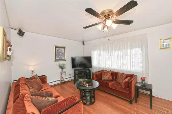 Bethpage, NY 11714,4278 Clarissa RD