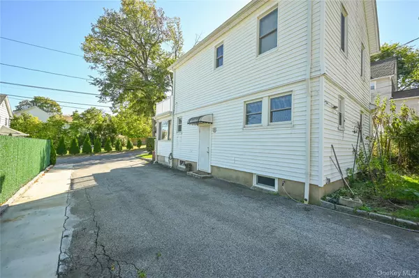 Great Neck, NY 11024,6 Red Brook TER