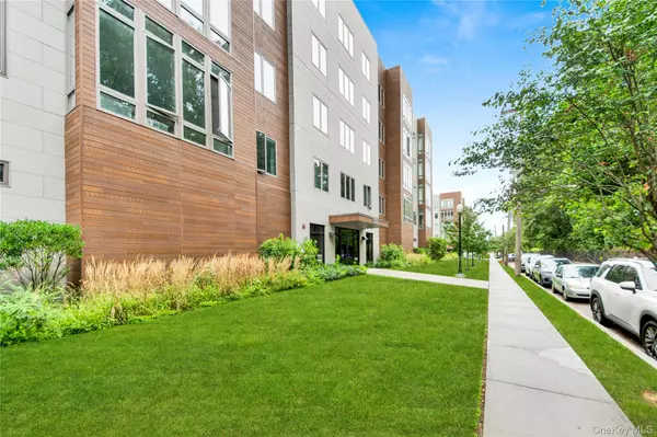 Fleetwood, NY 10552,525 NORTH MACQUESTEN PARKWAY