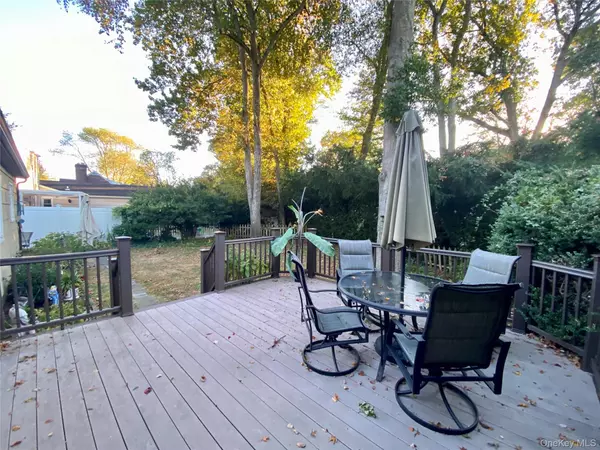 Huntington Station, NY 11746,65 Oak AVE