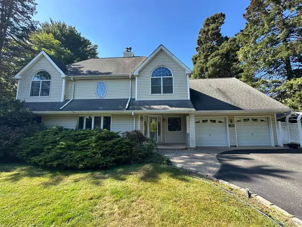 1 Oakleaf CT, Huntington, NY 11743