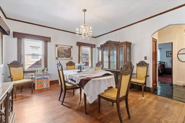 Cambria Heights, NY 11411,11615 220th ST