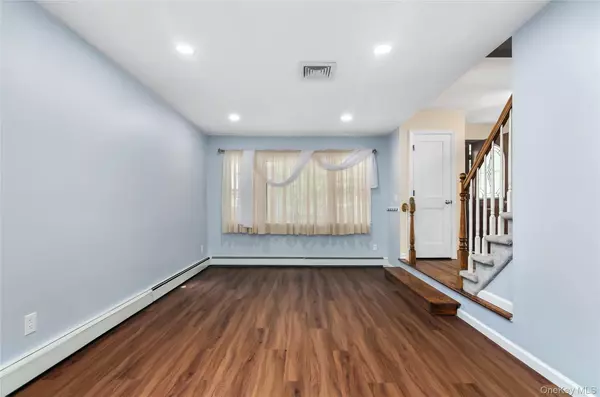 Holbrook, NY 11741,122 Dougherty AVE