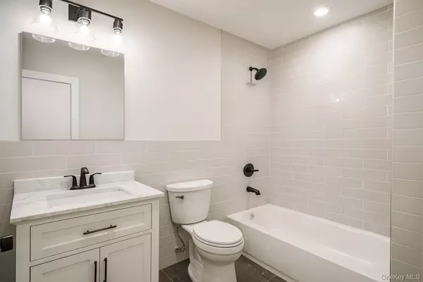 West Babylon, NY 11704,437 Sunrise HWY