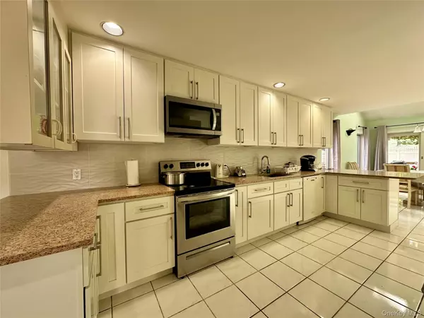 Franklin Square, NY 11010,1027 Windermere RD