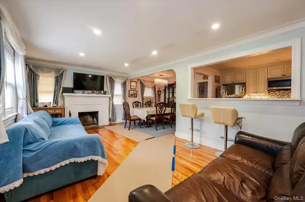 Lynbrook, NY 11563,57 Carol St Street