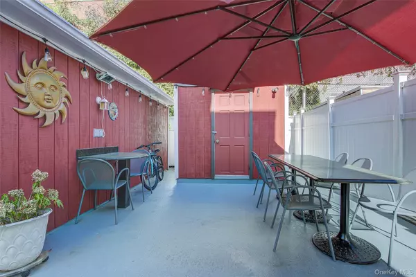 Elmhurst, NY 11373,85-21 56th AVE