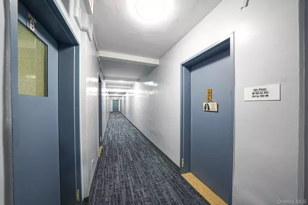 Howard Beach, NY 11414,8509 151st AVE #5A