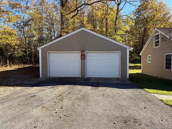 Hopewell Junction, NY 12533,4 Pine LN