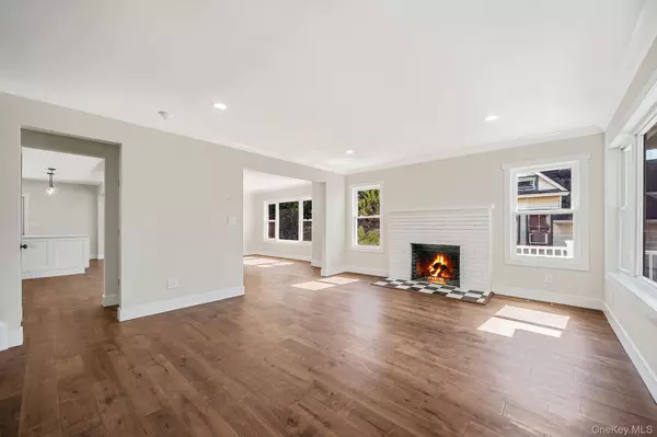 Port Washington, NY 11050,47 Carlton AVE