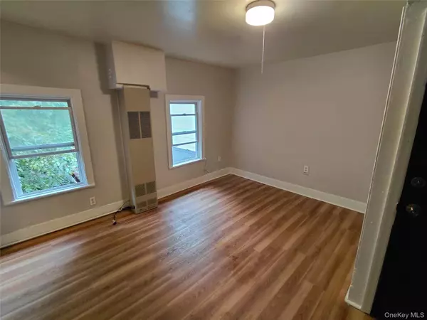 Kingston, NY 12401,87 W Pierpont ST #4