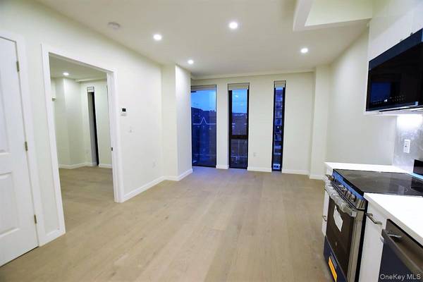 Sunnyside, NY 11104,41-26 44 ST #5B