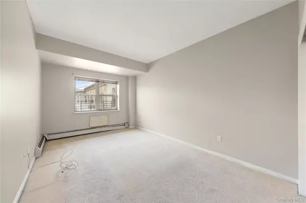 Rockaway Beach, NY 11693,260 Beach 81st ST #6V