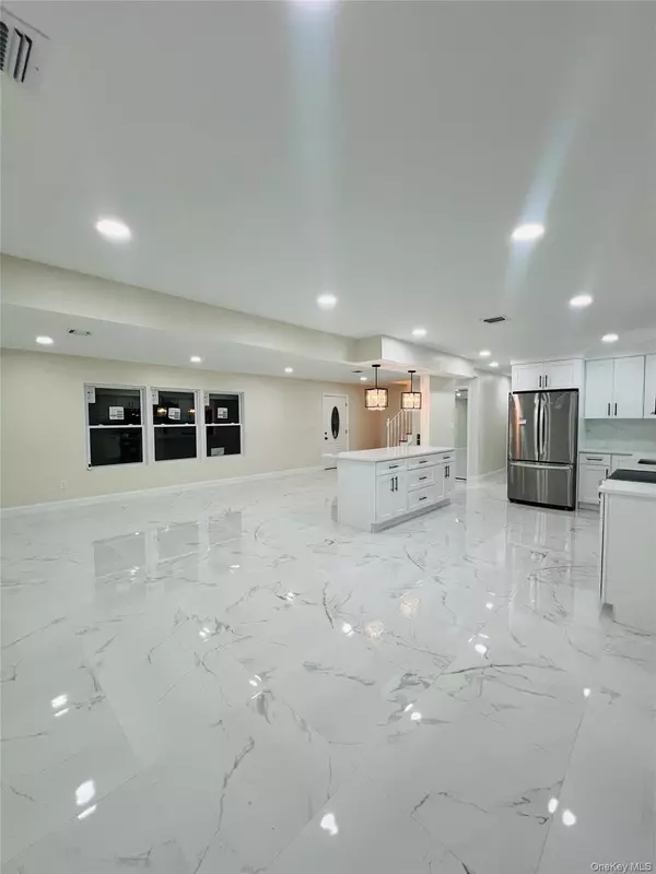 Coram, NY 11727,107 Sequoia DR