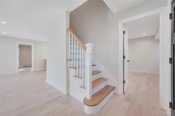 Wantagh, NY 11793,732 Woodside DR