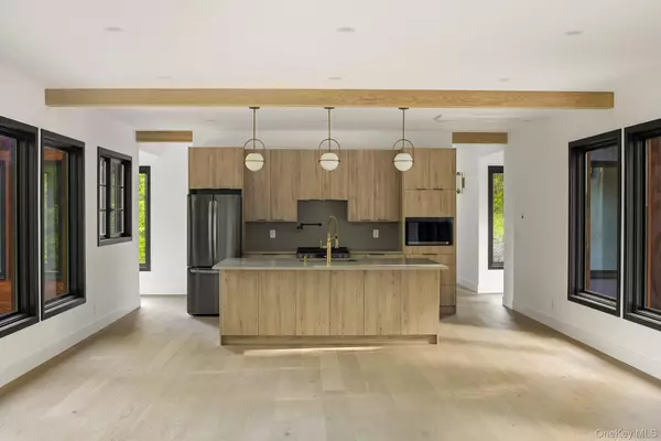 Craryville, NY 12521,490 Old State Route 82