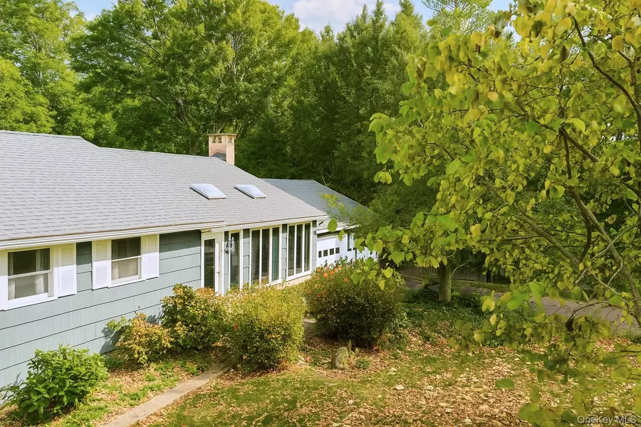 671 Noxon RD, Poughkeepsie, NY 12603