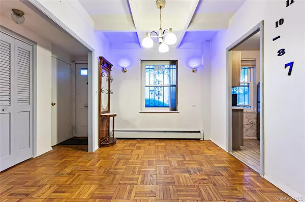 Briarwood, NY 11435,80-14 150 ST #25B