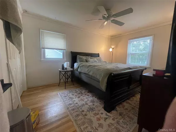 Kings Park, NY 11754,14 Bruce LN