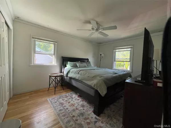 Kings Park, NY 11754,14 Bruce LN