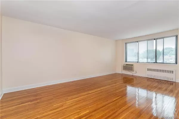 Yonkers, NY 10704,411 Bronx River RD #3L
