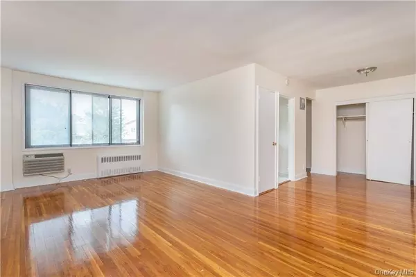 Yonkers, NY 10704,411 Bronx River RD #3L
