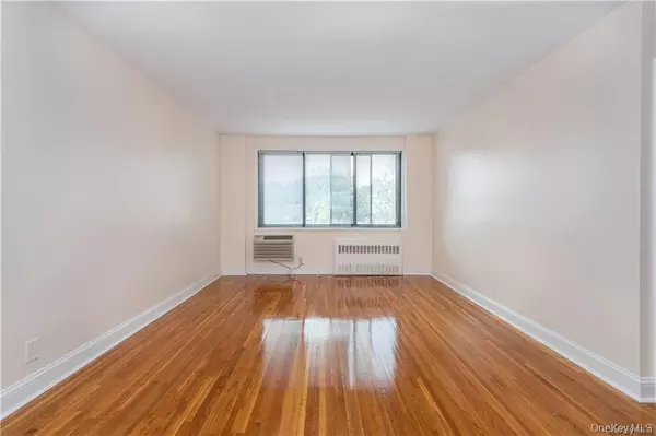 Yonkers, NY 10704,411 Bronx River RD #3L