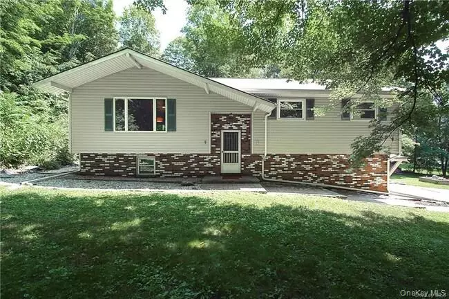 45 Matuk DR, Hyde Park, NY 12538