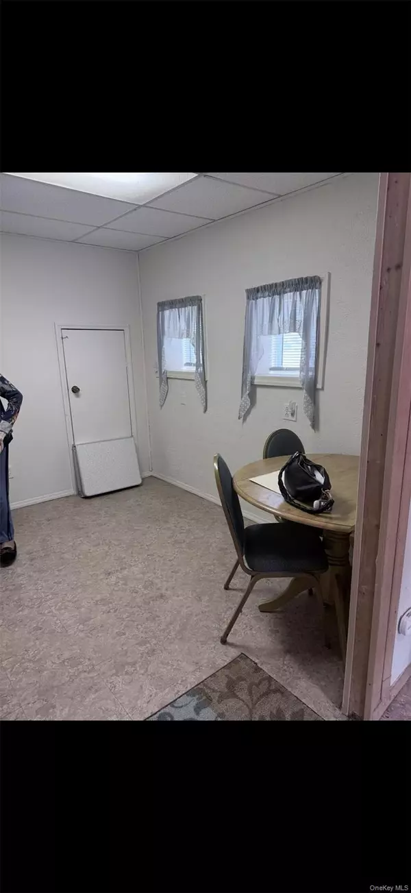 North Babylon, NY 11703,4 Espie LN #1