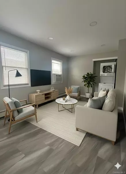 30 Dean ST, North Babylon, NY 11703