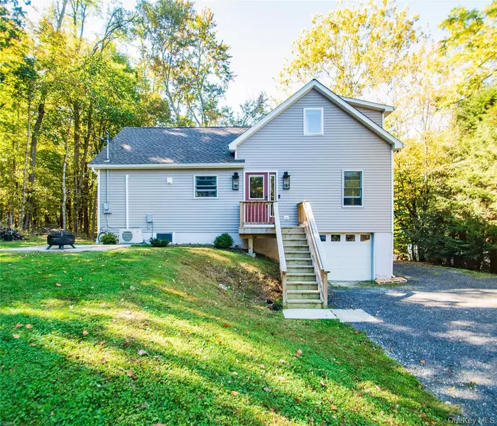 7 Phillips RD, Poughkeepsie, NY 12603