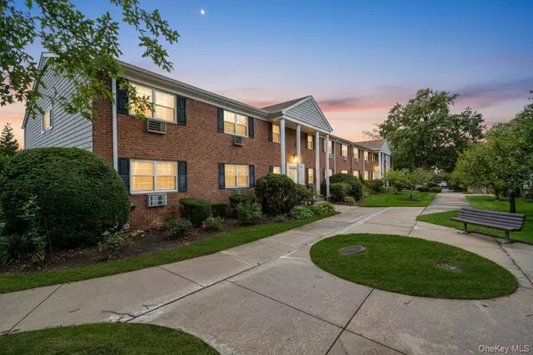 Sayville, NY 11782,336 Lakeland AVE #5D
