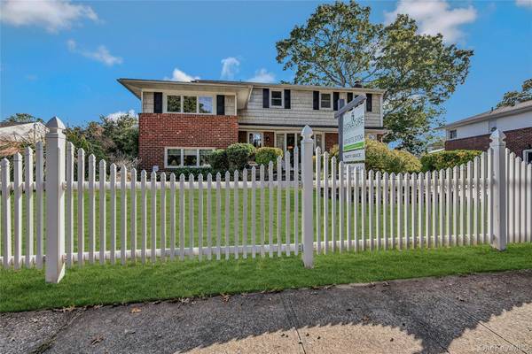 Commack, NY 11725,14 Genesee DR