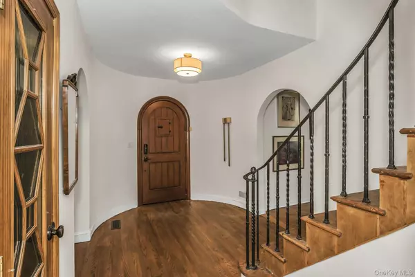 Manhasset, NY 11030,10 Soundview Crest