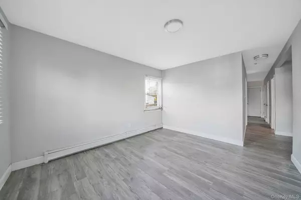 Bay Shore, NY 11706,110 2nd AVE