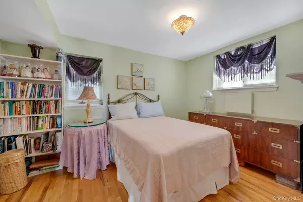 Yonkers, NY 10710,48 Elissa LN