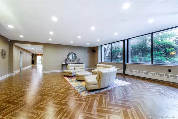 East Rockaway, NY 11518,280 Atlantic AVE #140