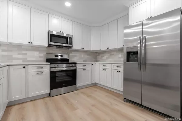 Huntington, NY 11743,4 Pine ST
