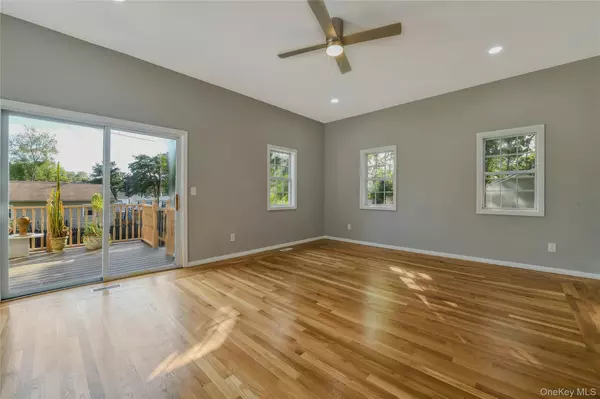 Huntington, NY 11743,60 Delamere ST