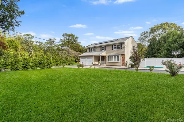 Commack, NY 11725,61 Old Indian Head RD