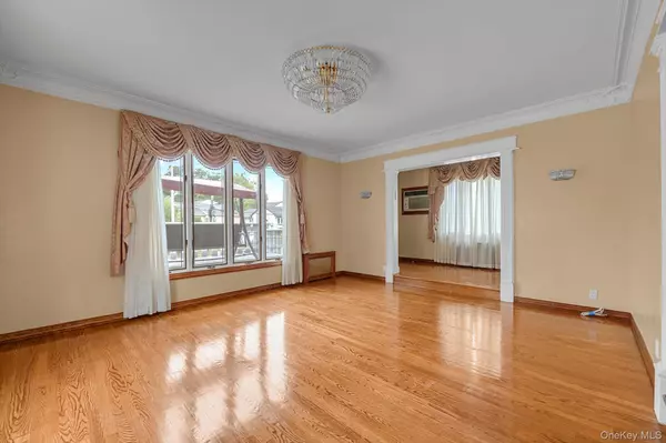 Hollis, NY 11423,85-66 188th ST