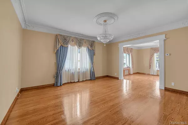 Hollis, NY 11423,85-66 188th ST