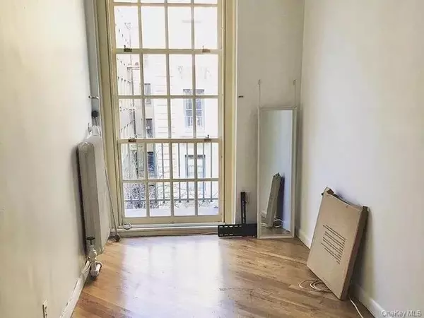 New York (manhattan), NY 10075,517 East 77
