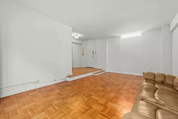 Rego Park, NY 11374,98-26 64 AVE #3D