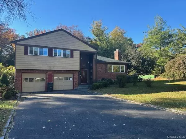 13 Gay DR, Great Neck, NY 11024