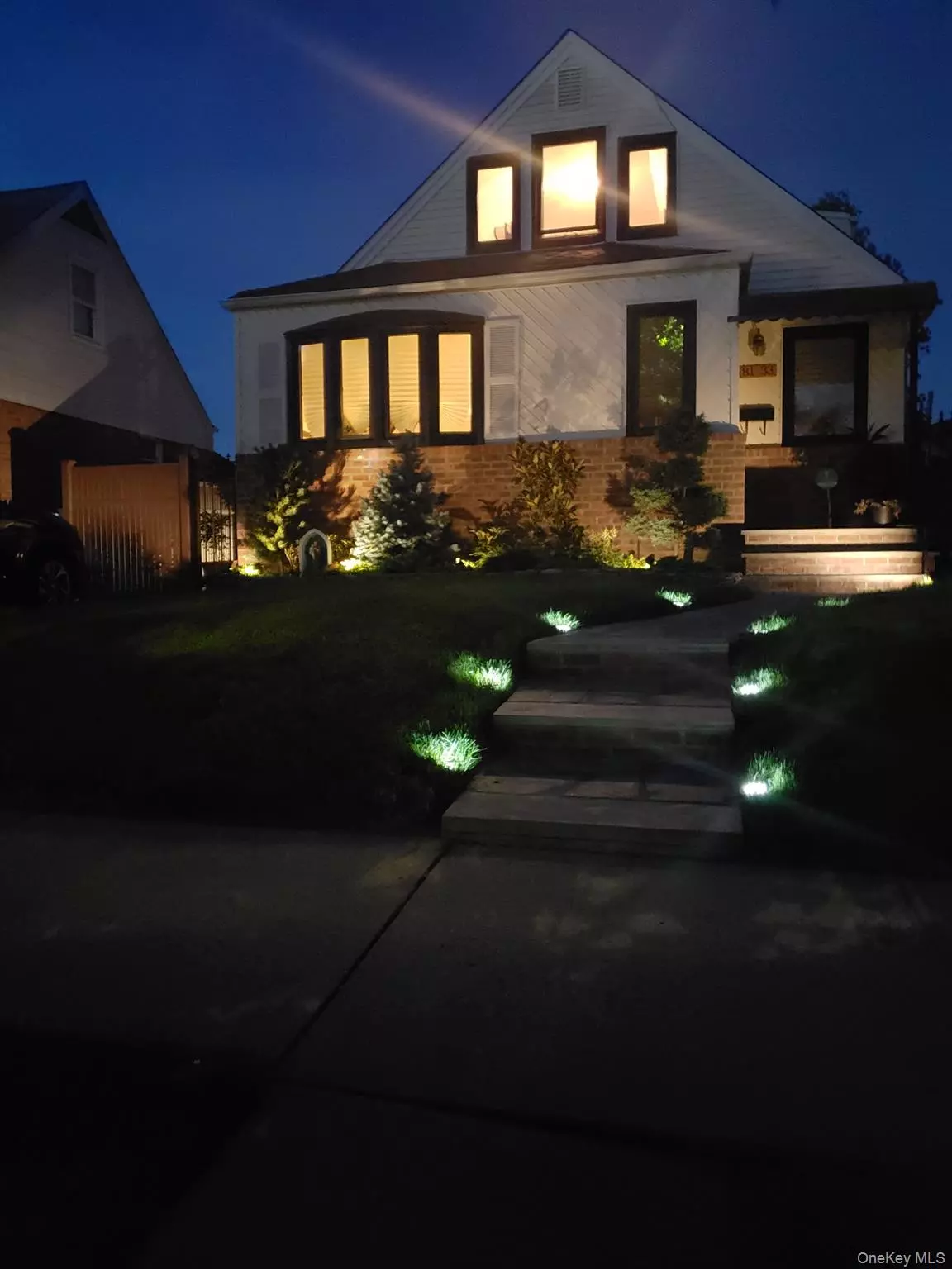 Glen Oaks, NY 11004,8133 260th ST